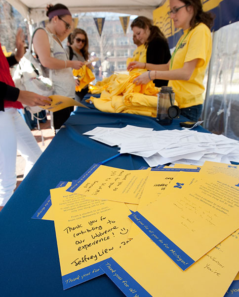 U-M students write thank-you notes expressing their appreciation to alumni and donors
